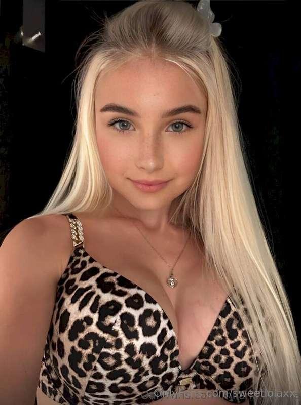 🎀FREE SUBSCRIPTION🎀Sweet and gentle, but also terribly sexy🤭..