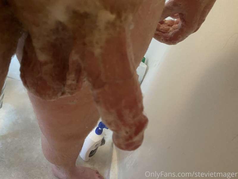 Just showered and cleaned my big thick cock, who wants to ge..