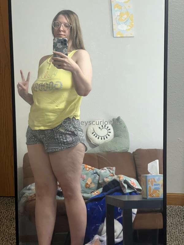 A more accurate view of what I look like ✨ all natural pjs f..