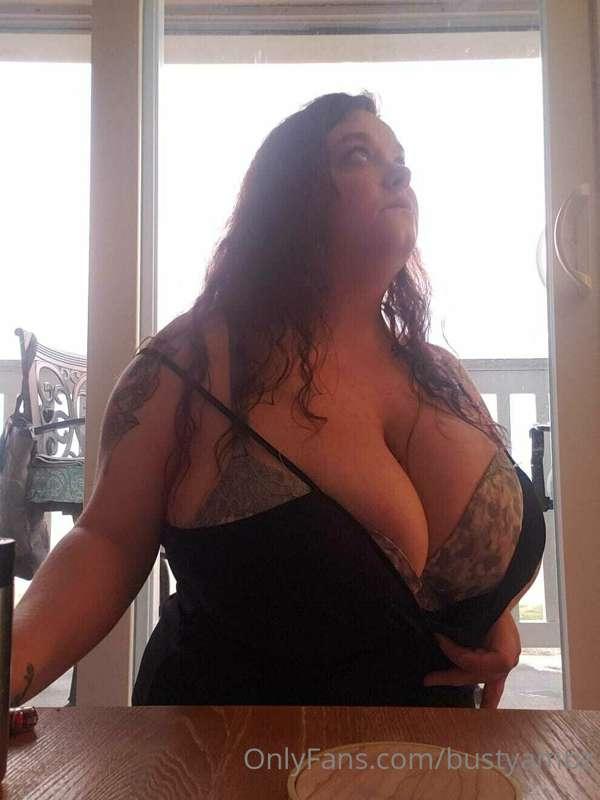 bustyambz image #1