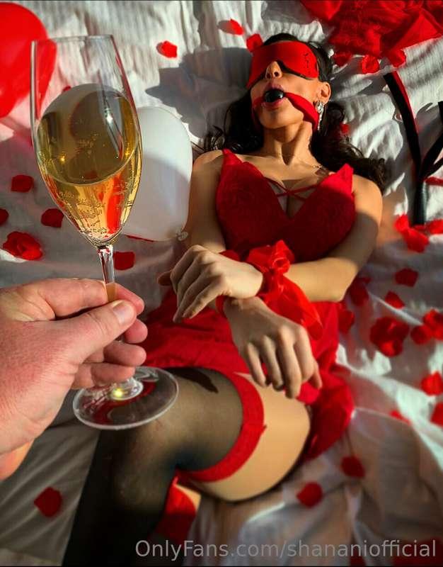 Happy Valentines Day!🎁❤️🥰
Don't miss your chance to spoil me..