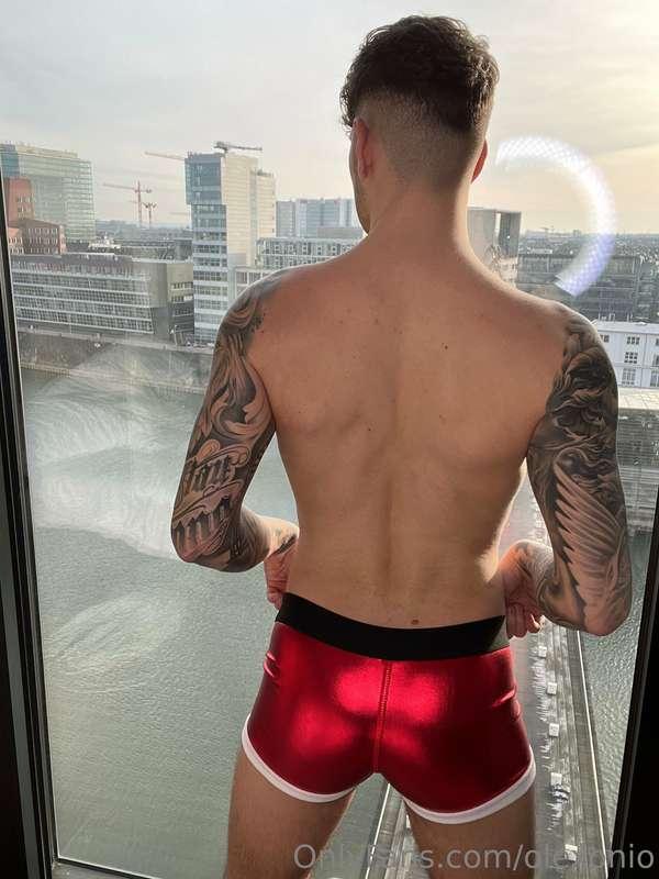 Do you like the view 😛?

Gefällt dir die aussieht 😛?