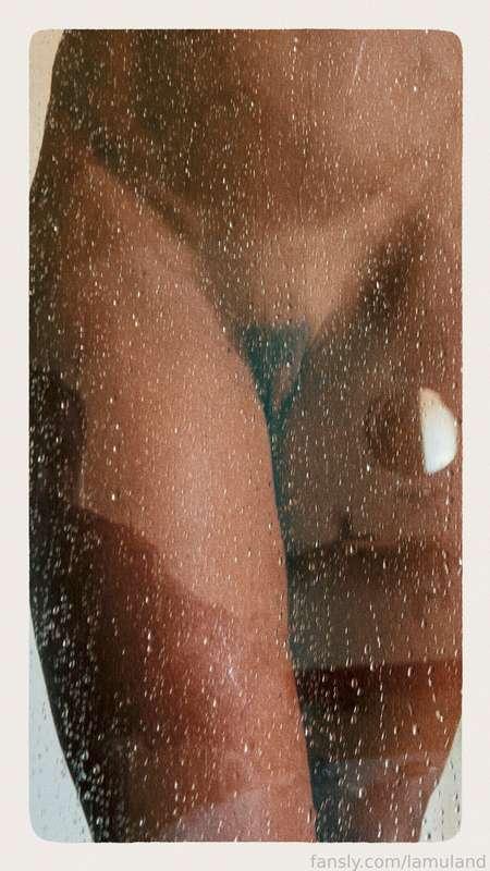 Under the Shower..

#shower #fitgirl #legs #tanned #milf