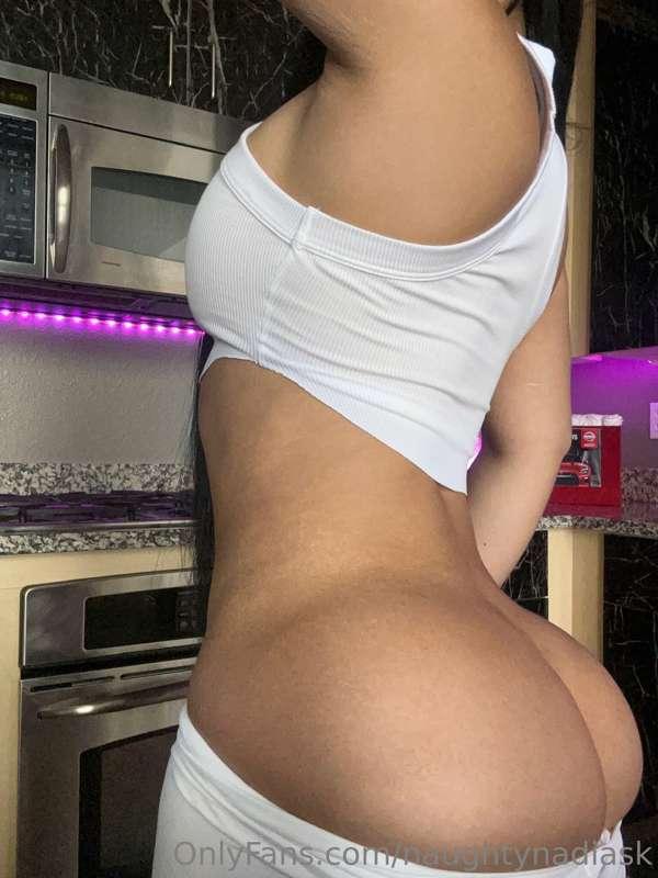 I'm here to make u a snack.. or you can just have me, you ch..
