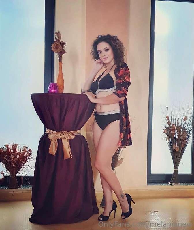 🌹 Un bicchiere di vino, la mia lingerie preferita e il desid..