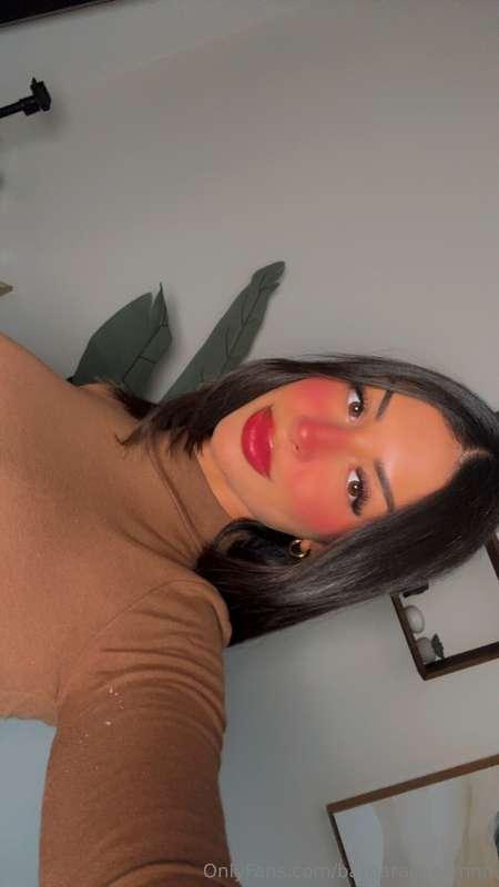 When the lighting hits just right... so do I 😏✨