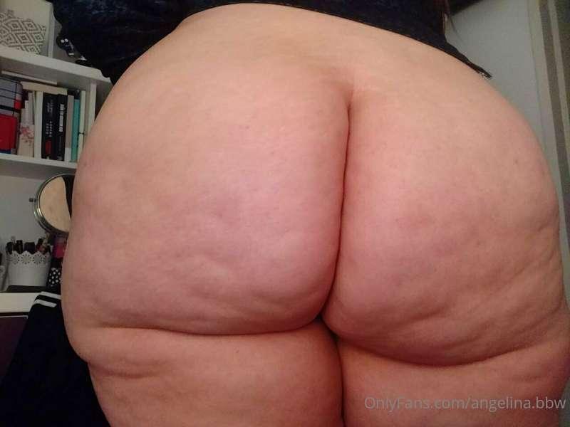 My butt could use some slapping👋🏻, what do you think?