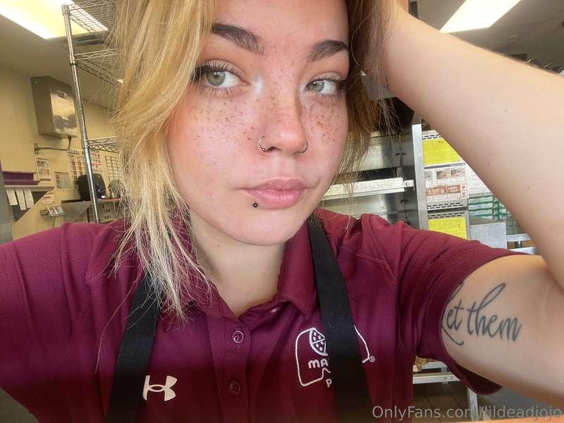 Who doesn’t like a girl who loves to get naughty at work🤗 wa..