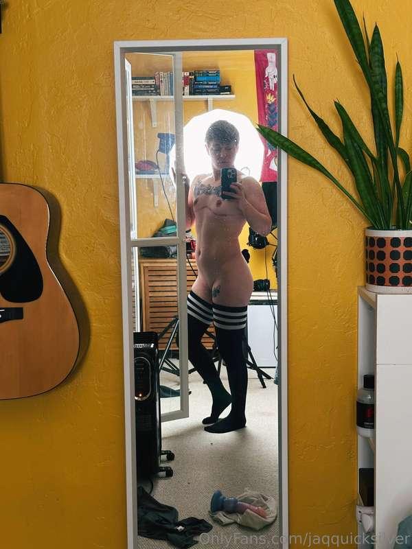Selfie while shooting. Please ignore that my mirror got dust..