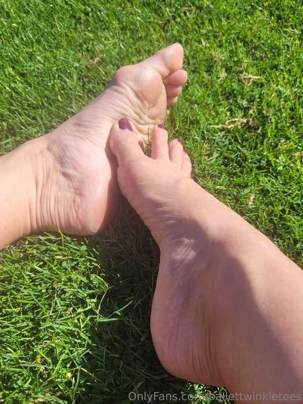 Happy Friday! 👣