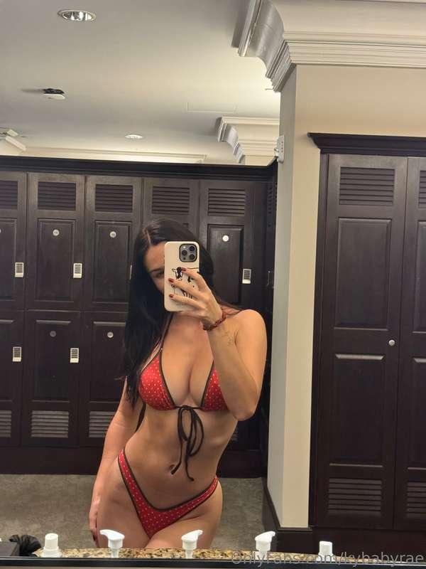 Bad girl in a bikini 😏