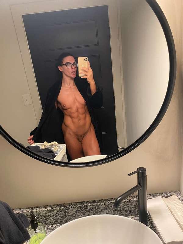 I flex, you melt. 🥵