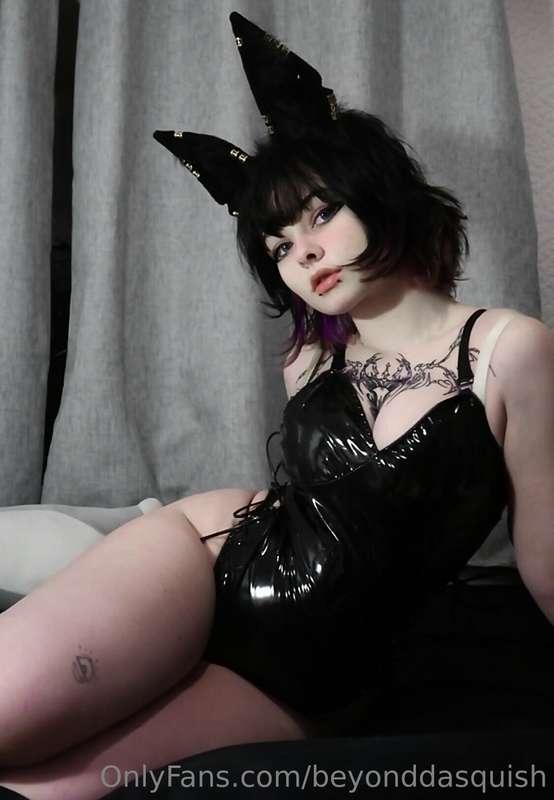 Bunny girl 🐰🖤! Tip this post $17 to see 8 more photos! (Boot..