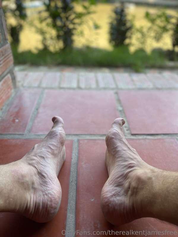 Did somebody ask for a foot photo!? 😉
