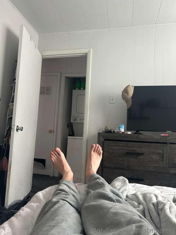 feet are looking perfect as usual.