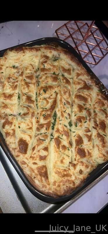 🥧 Food Porn Friday

ℹ️ Lea & Perrins Cottage Pie

❓ *Recipe ..