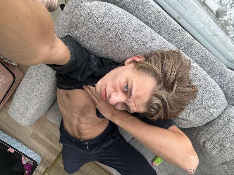 Seeing my ABS will surely make you horny!🔥