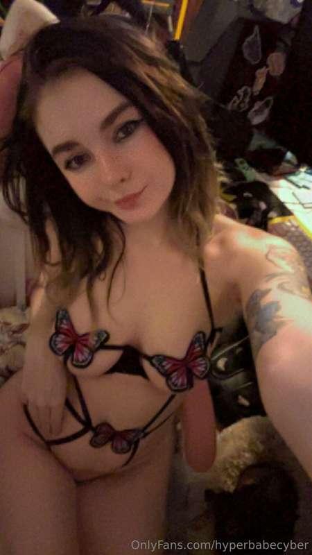 Preview of the butterfly lingerie set 

Full Video included ..