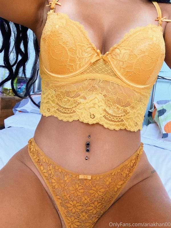 Do u like me in yellow? X