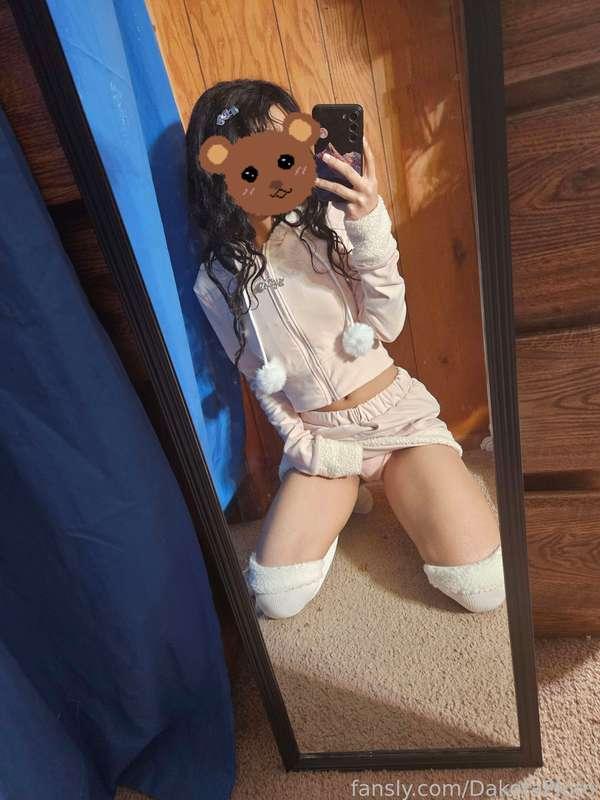 This outfit is adorable!! Do you wanna see what's underneath? hehe I know you'll like it 😁😉

#fyp #petite #cute #teen #biracial 