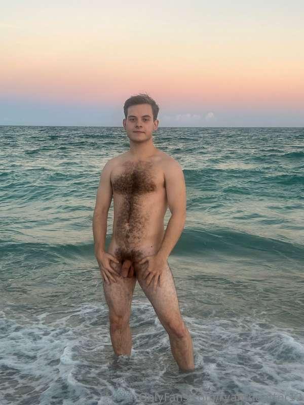 ryantheotter12 image #0