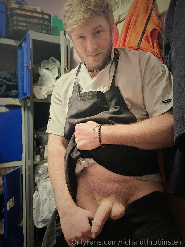 What to do when you get horny at work🙄