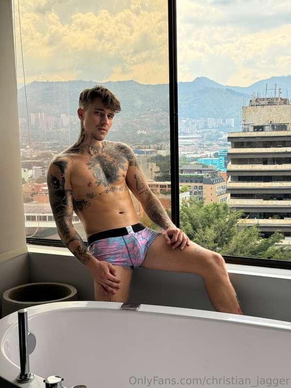 Just me, my briefs, and a view you won’t forget 😈🚿I’ve got s..