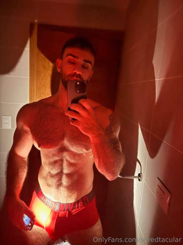 The red really brings out my bulge 🤪😈