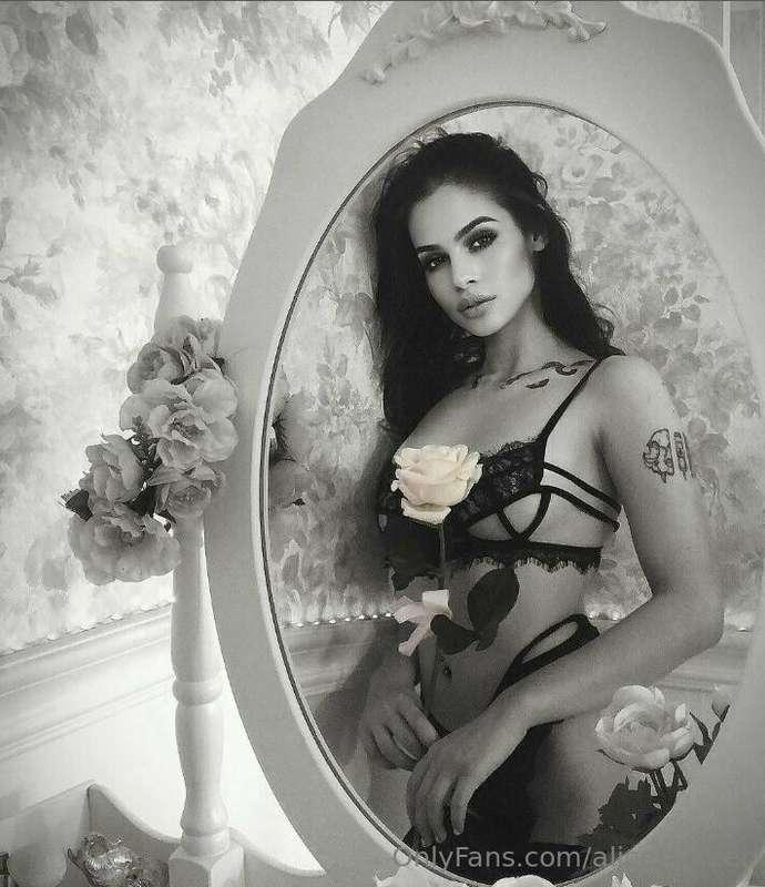 Every flower is a soul blossoming in nature.🌺