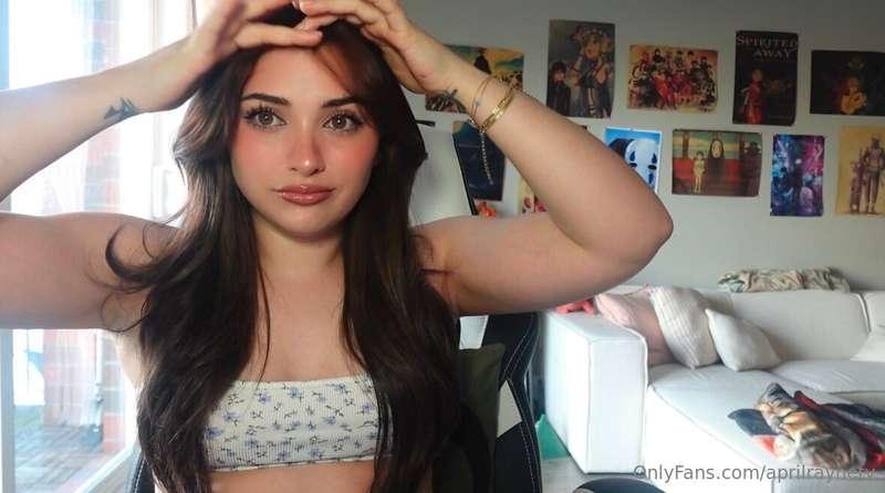 Do you like me better with dark hair? 