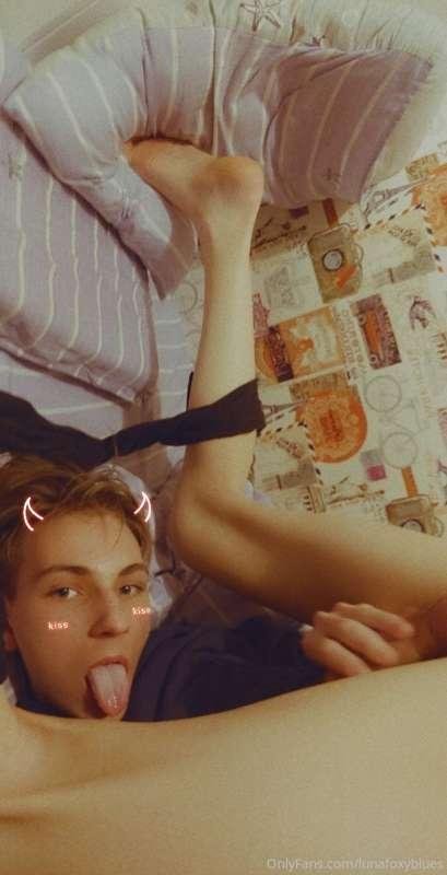 Cumming on my face 😊