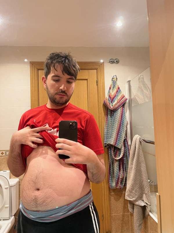 Wide hips, fattening food, fat belly in tight shirts and fat pad 