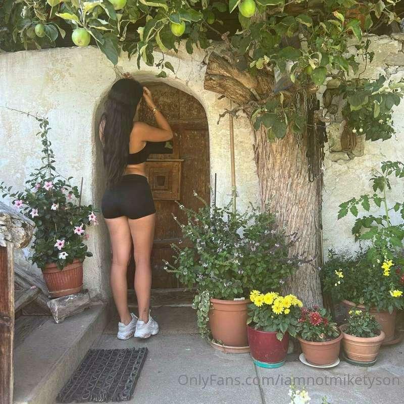 knock knock! LET ME IN!!! 🤣🤣