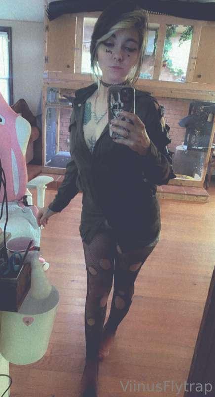 The slow progression of an outfit coming together 😂😂😂