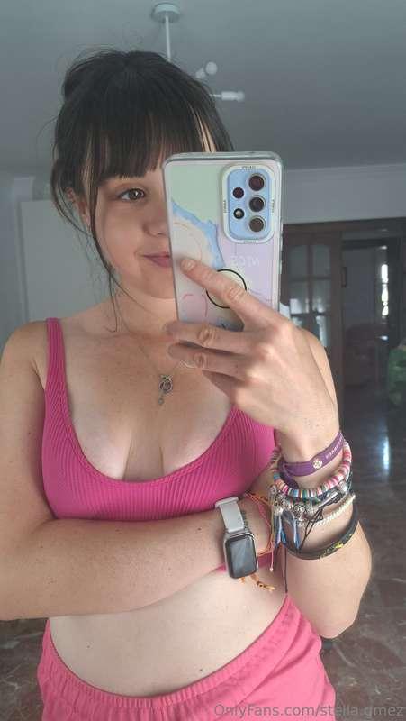 Se me apetece hacer una paja con las tetas, me encanta 🤤