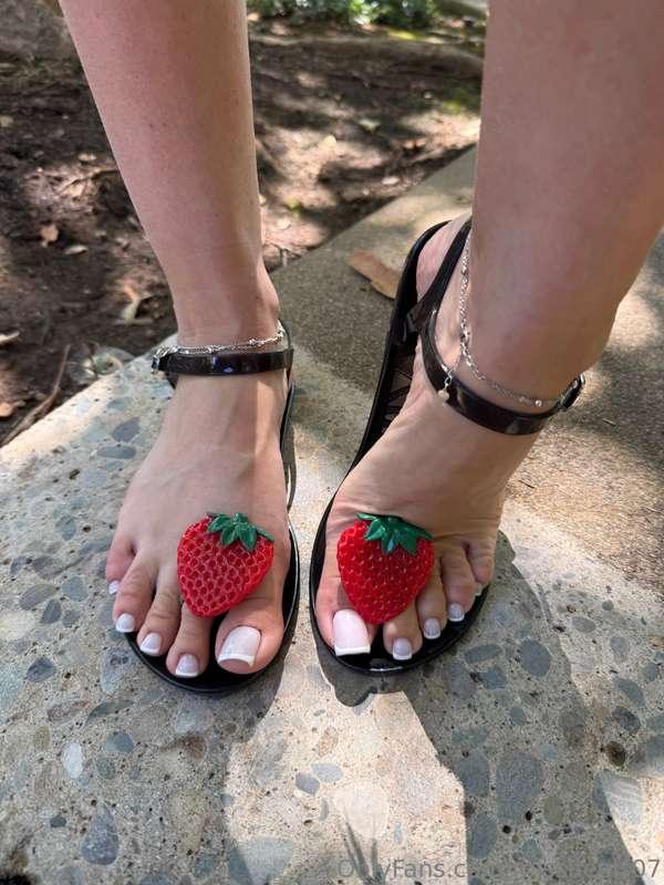 Who wanna my strawberry? 🍓