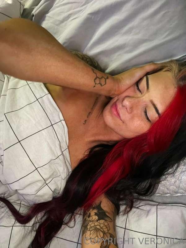 bored in bed.....chat me up