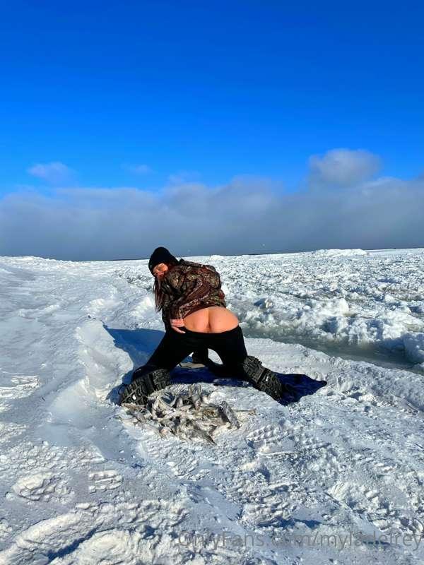 ***swipe for more***
Winter is not a reason not to get naked..