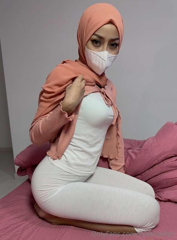 has white ever looked this hot? 😈