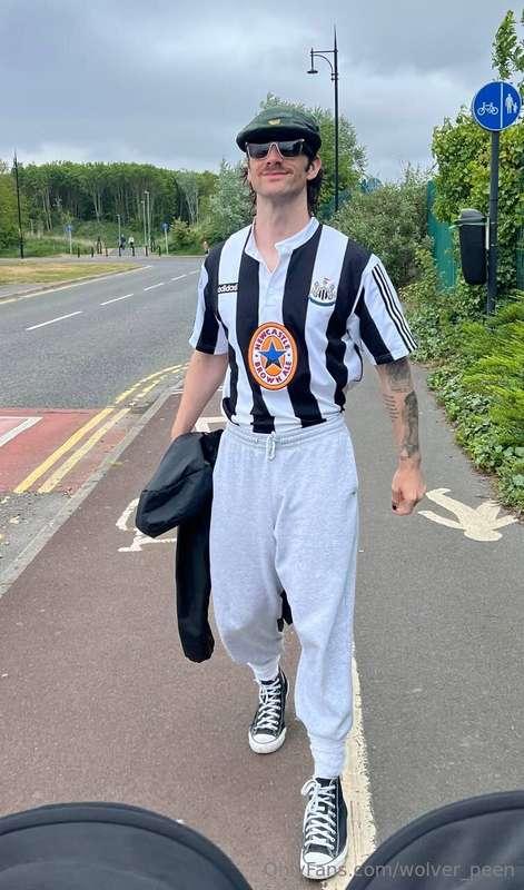 It’s game time! Wona fuck in the toilets at half time? ⚽️