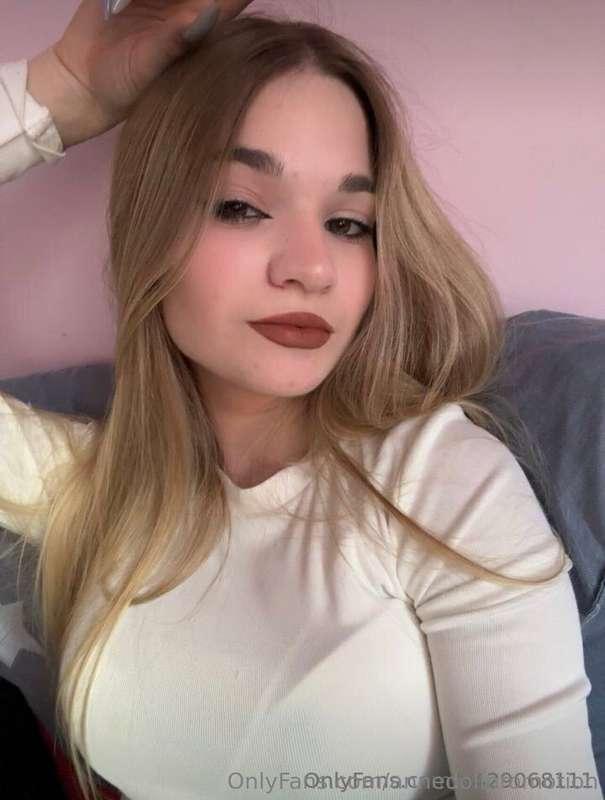 **Subscribe to @u429068111**  Hey there! I'm Rachel, a charm..