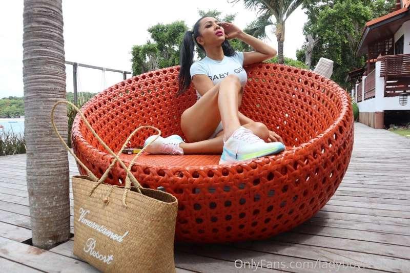 hey babe this week On pay page I have special content don’t ..