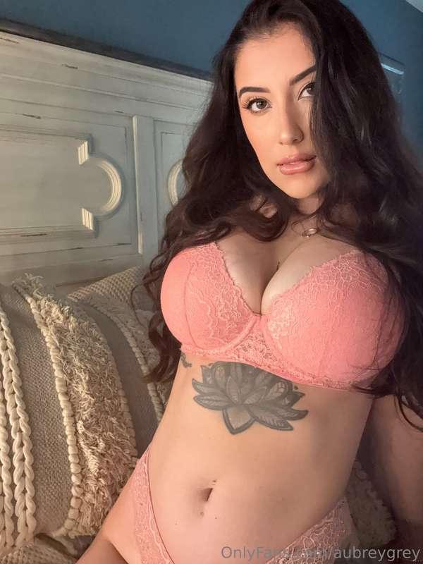 Do you like this pink lace set? 