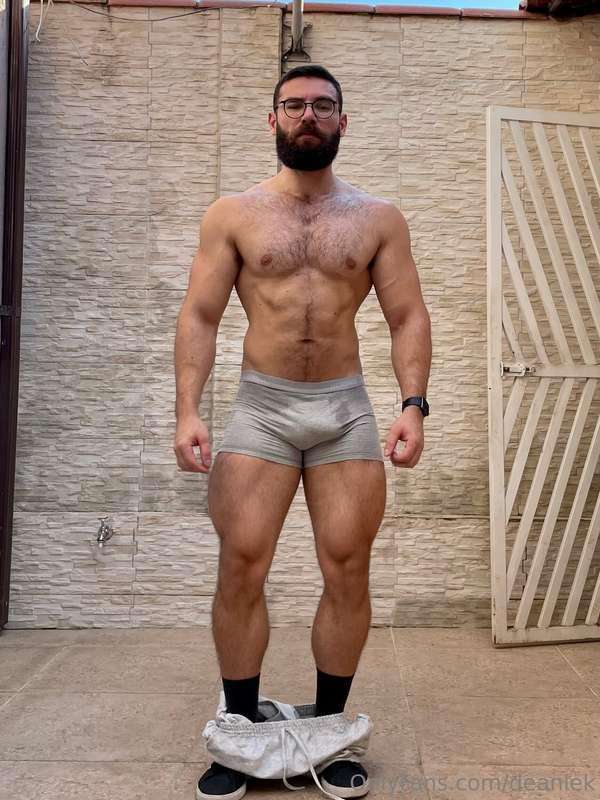 Some posing after calves/back/biceps/forearms.And i thought ..