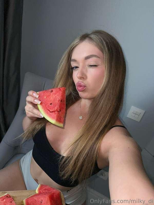 Summer is watermelon heaven! ❤️🔥I love that crunch of the fi..