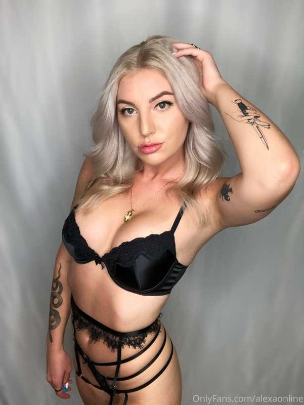 can you guys believe i bleached my own roots? i think i did ..