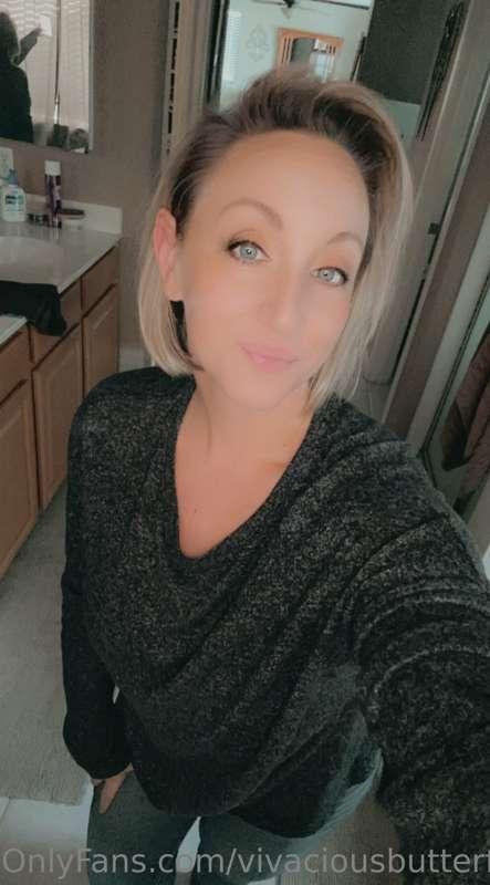 Happy Thursday! Uploads available on VIP! 

@vivaciousbutter..