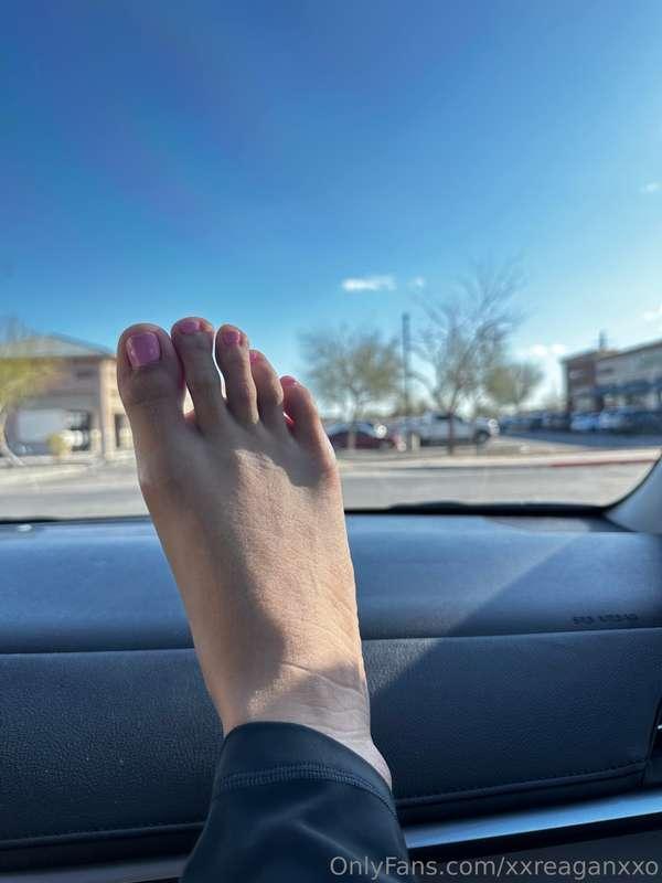 13th Day #3 🫶🏽 • • • Kiss my foot please 🙏🏽 🩷