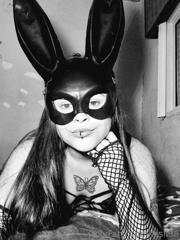 Here is a very horny gothic bunny 🐰😈
https://onlyfans.com/le..