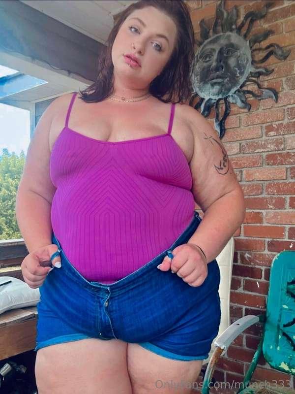 A goddess will bring armies of men to their knees 💋